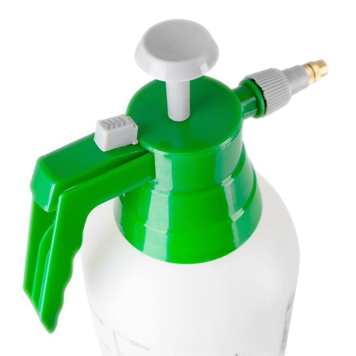 Durable 1.5L garden sprayer with ergonomic white handle